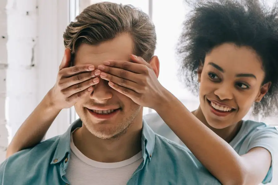 10 Tips to Impress Your Boyfriend And Keep Your Dating Life Spicy